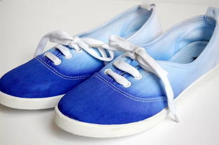 小白鞋穿出個(gè)性來！多款DIY改造方案，總有你想要的一種鞋